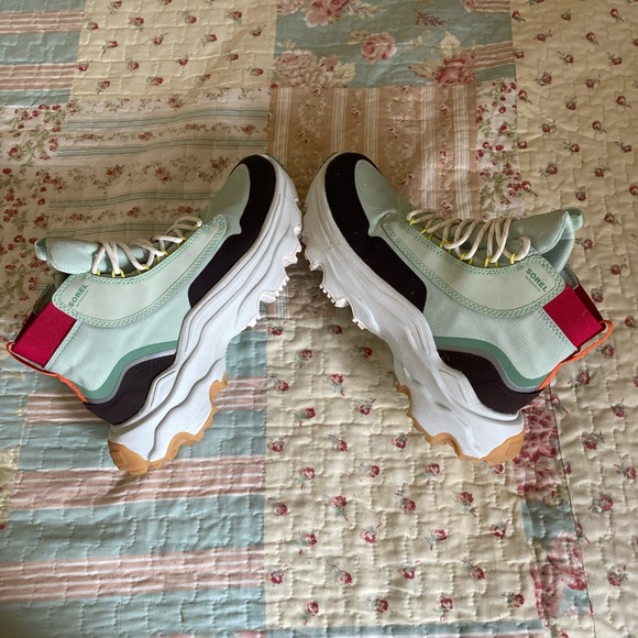 Sorel Woman’s Kinetic Breakthru Venture Mid-Boot Waterproof-Mint-Size 8 - Picture 3 of 13